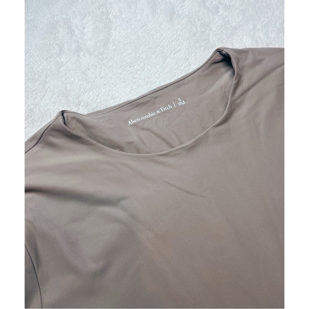 A&F | Seamless Long Sleeve Top - Picture 2 of 10